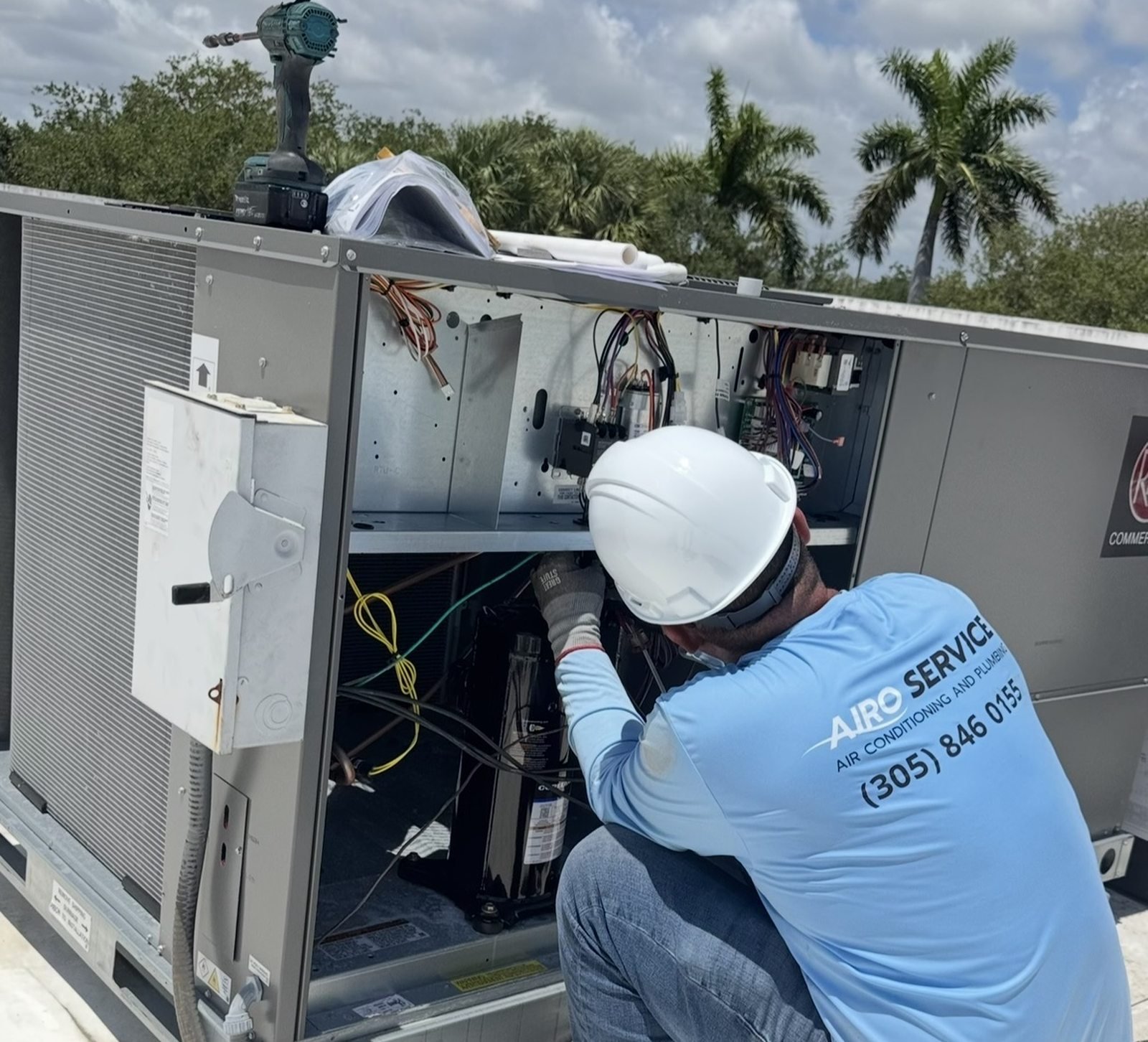 Airo Service crew delivering new HVAC equipment to a South Florida property